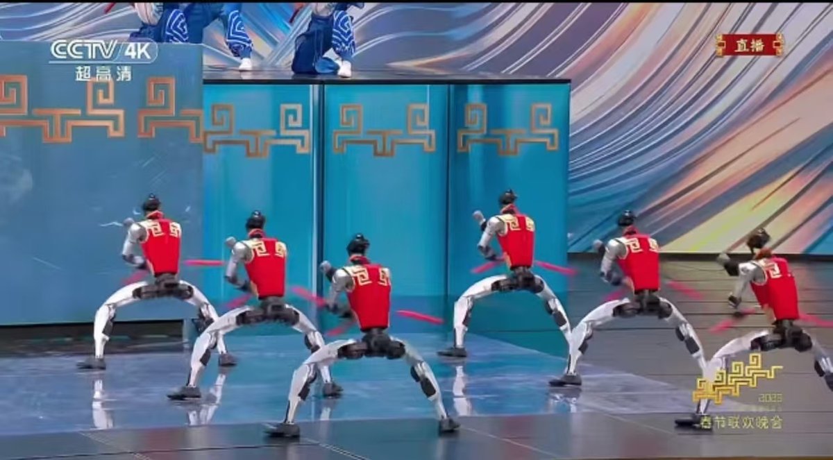 宇树机器人登上2026春晚舞台,与真人舞者同台武术